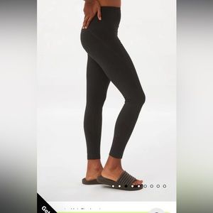 Girlfriend collective compressive high rise legging in black.